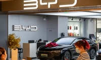 特斯拉股价还能涨10倍？“木头姐”高调吹捧：Robotaxi将是转型关键